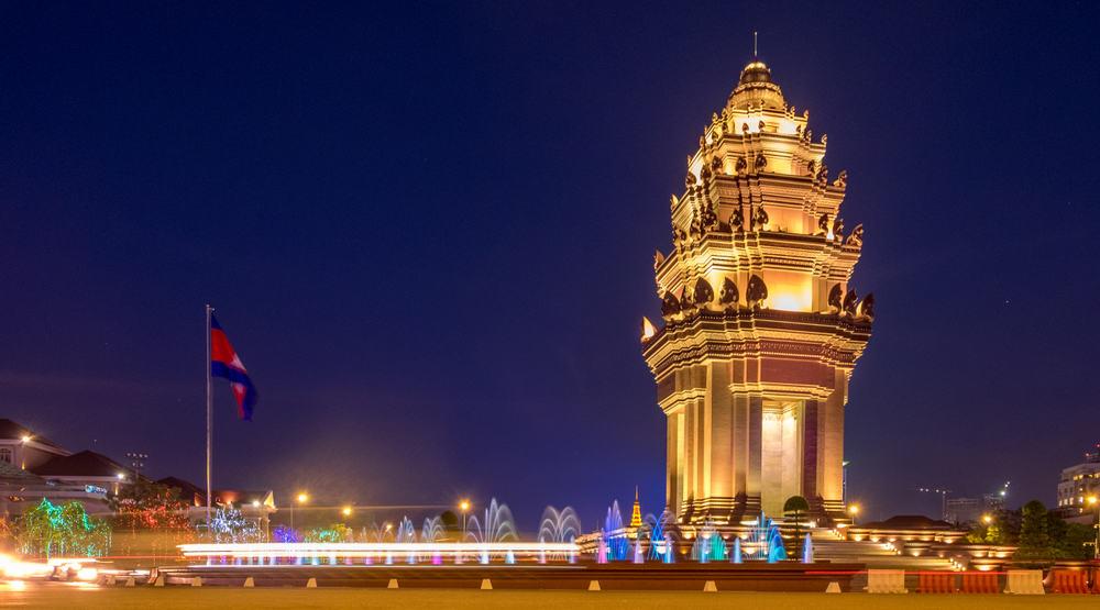 Cambodia - Phnom Penh - The Cambodia Independence Monument in Phnom Penh at night