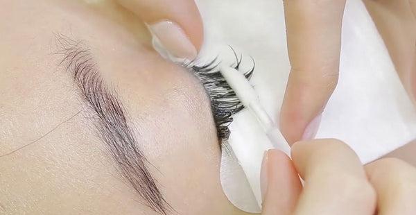 How to remove lash extensions at home with eyelash extension remover