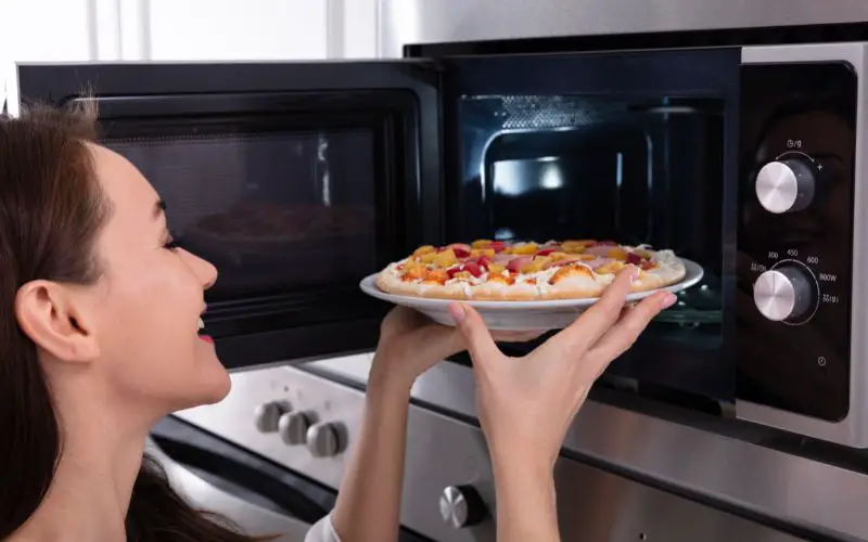 Cook Ellio's Pizza In the Microwave