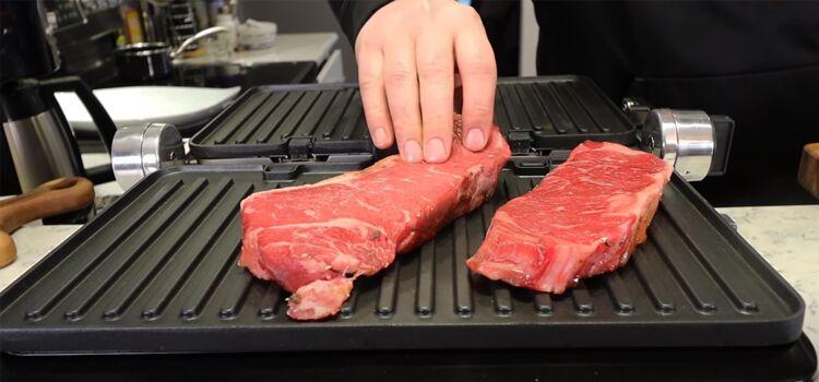 placing steak on a rack