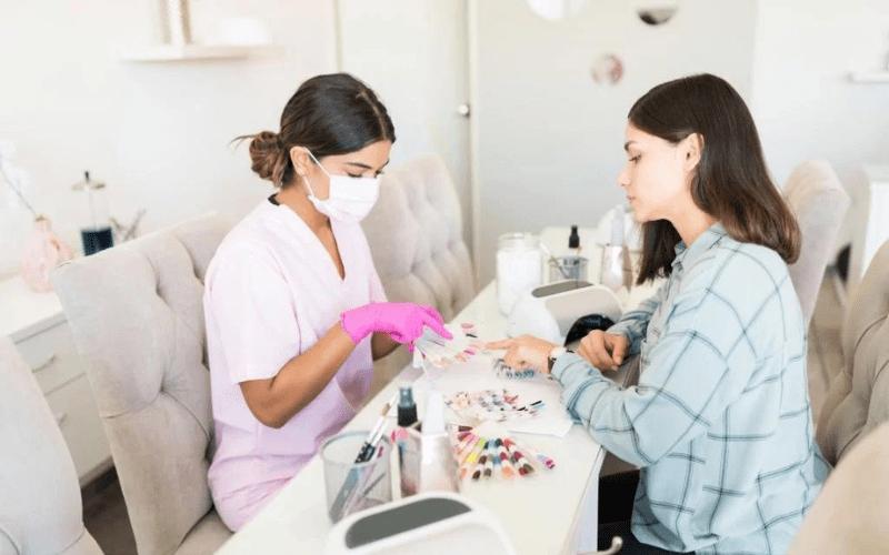 How much to give your nail technician in tips
