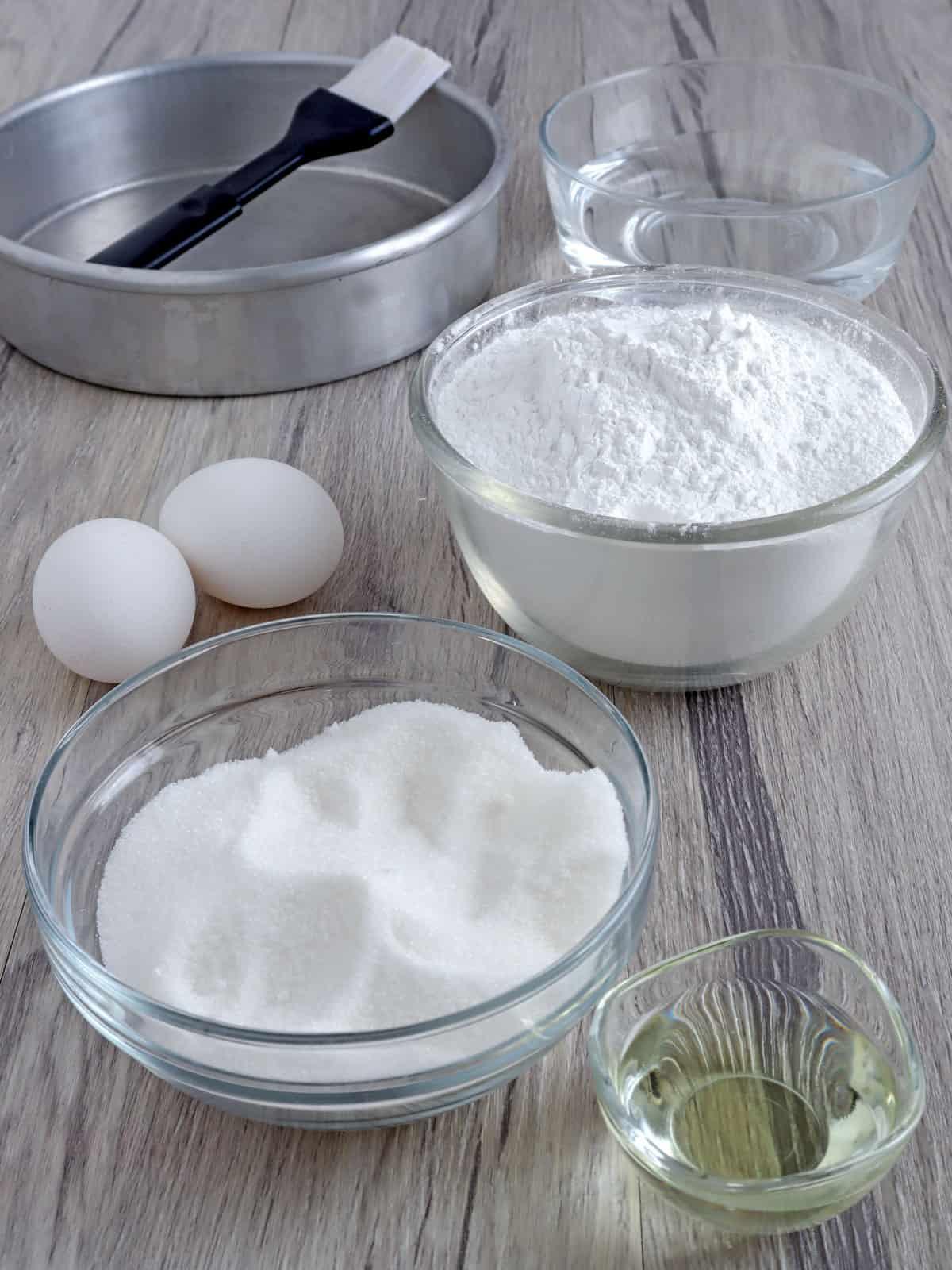 glutinous rice flour, water, sugar, oil, eggs, llanera