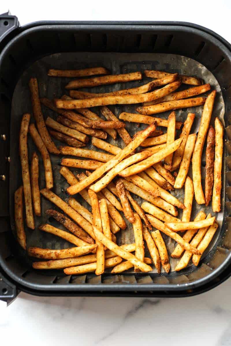 Checkers frozen fries in air fryer, top view